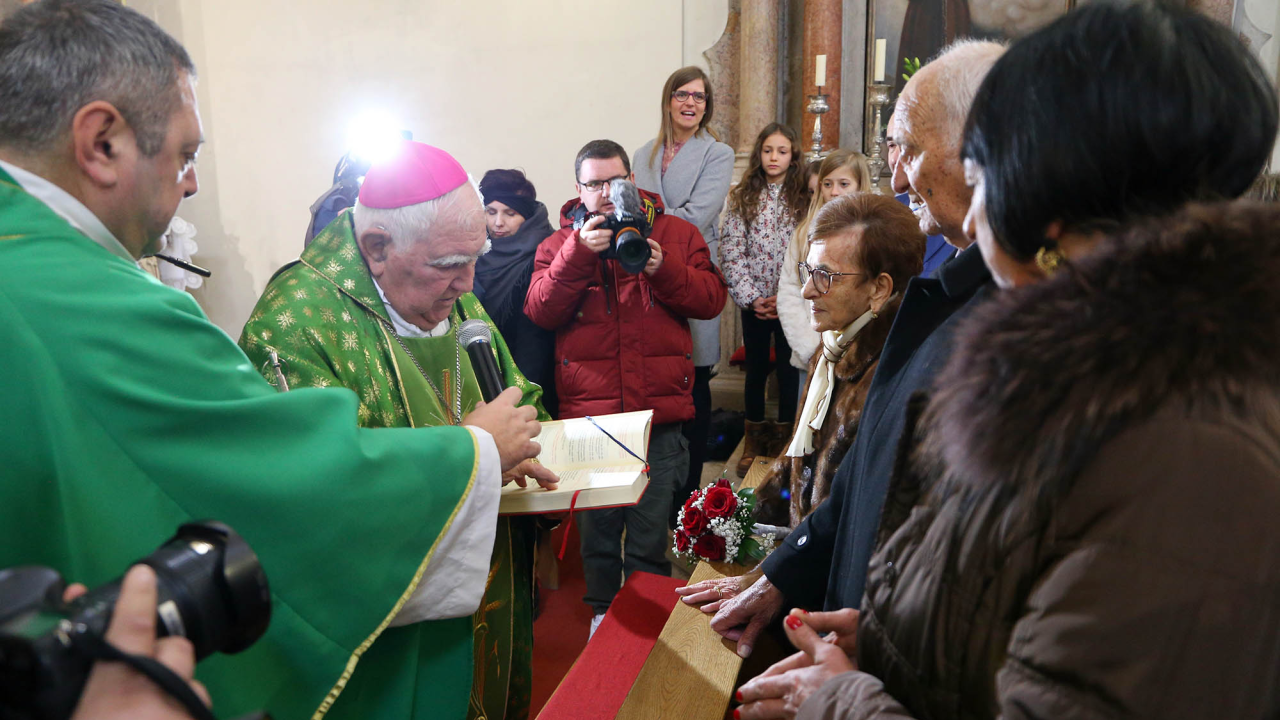 Mileva i Ante Strikoman iz Vodica na misnom slavlju obilježili 70. godišnjicu braka