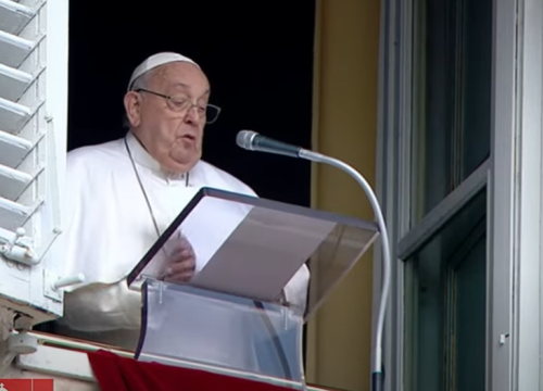 Novi detalji o papinom zdravlju: Primijećeno blago poboljšanje, ali liječnici oprezni s prognozama