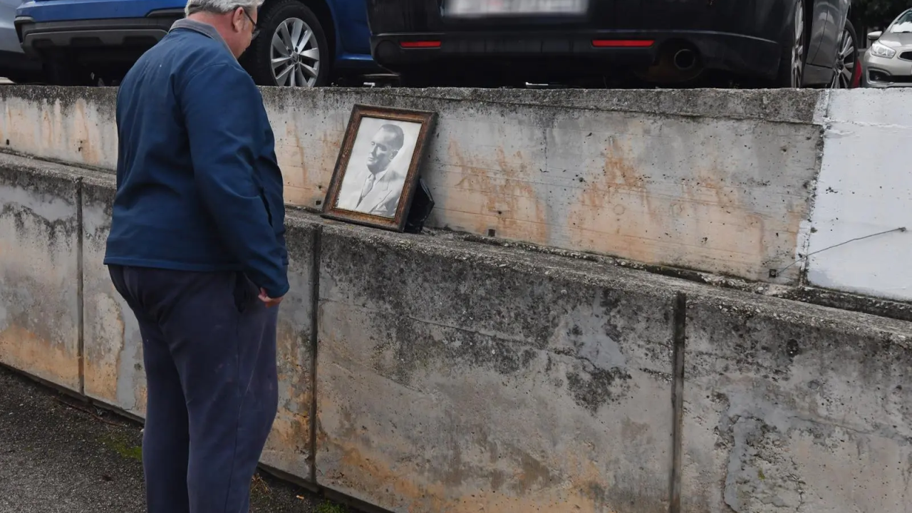 Slika Tita osvanula kod bolnice na 'Zidu molitve': Lokacija očito nije slučajno odabrana