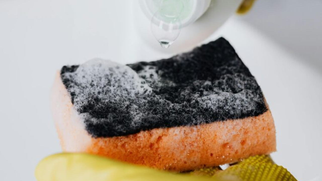 Evo koliko često biste trebali mijenjati kuhinjsku spužvu