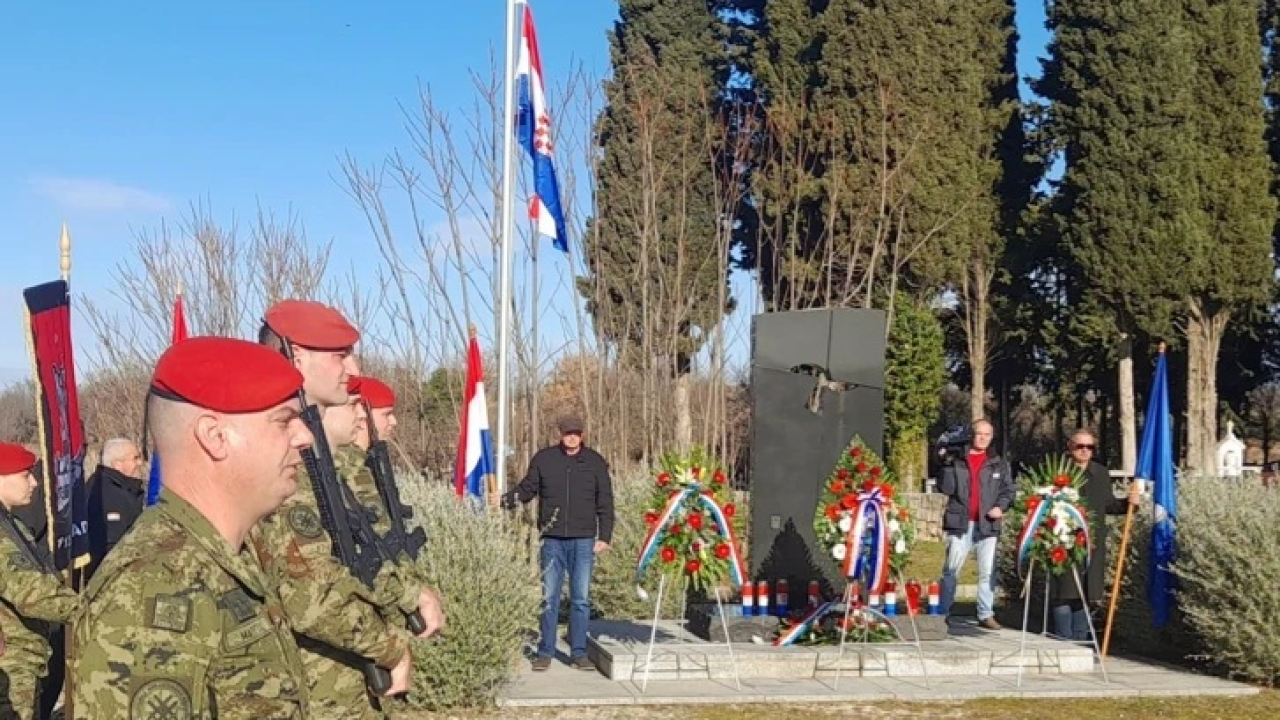 Obilježena 32. obljetnica tragičnog stradanja civila u Mratovu i Oklaju