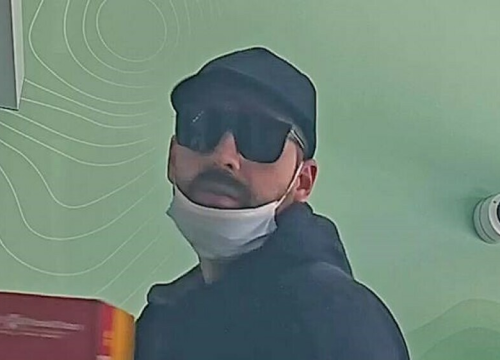 Fotografija 4 - Policija traži muškarca s fotografija, objavila i zbog čega