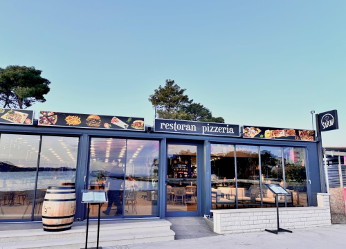 Provedite Valentinovo u restoranu Šarm u Vodicama