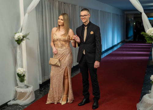 Fotografija 26 - FOTOGALERIJA Zavirite na spektakularni Maturalni ples Ekonomske škole (1)