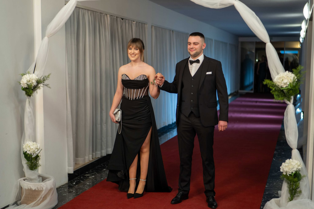 FOTOGALERIJA Zavirite na spektakularni Maturalni ples Ekonomske škole (2)