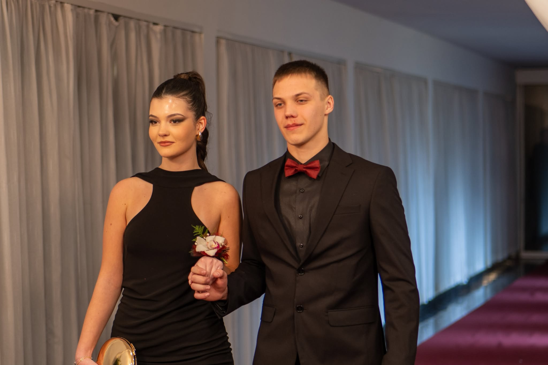 FOTOGALERIJA Zavirite na spektakularni Maturalni ples Ekonomske škole (2)