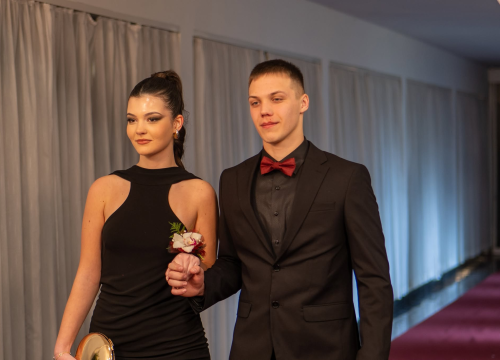 Fotografija 2 - FOTOGALERIJA Zavirite na spektakularni Maturalni ples Ekonomske škole (2)