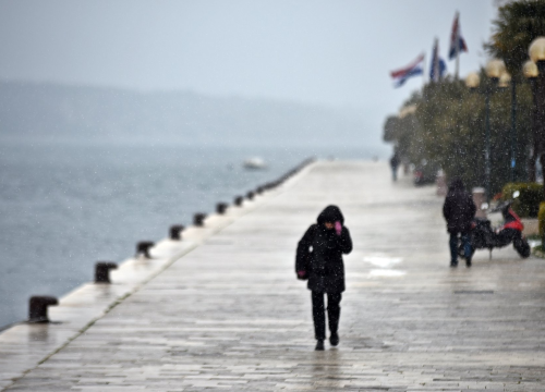 Stiže kiša, bura i snijeg: HAC poslao upozorenje vozačima