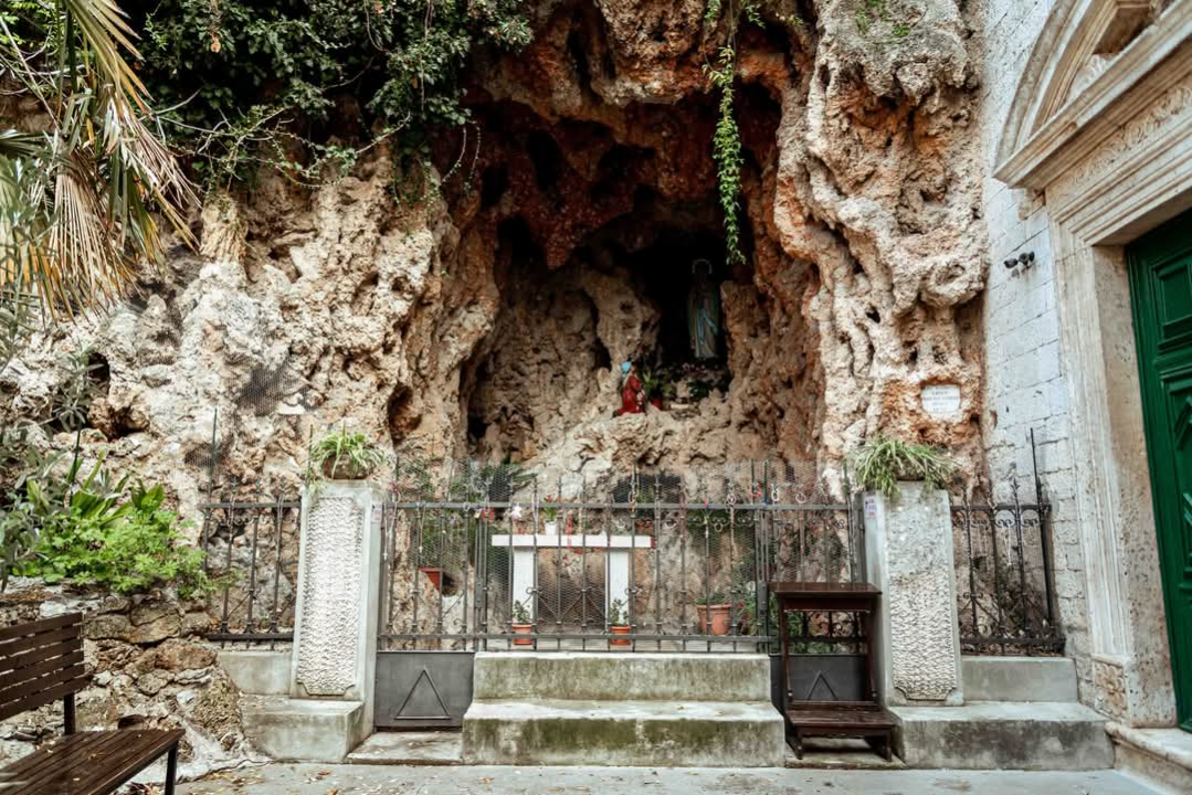 Gorica zimi: U starom šibenskom kvartu 'nema pasa', ali nađe se poneka mačka