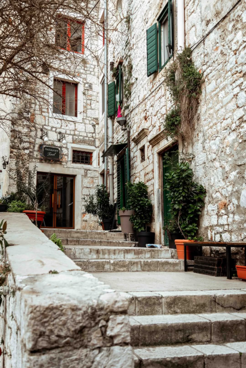 Gorica zimi: U starom šibenskom kvartu 'nema pasa', ali nađe se poneka mačka