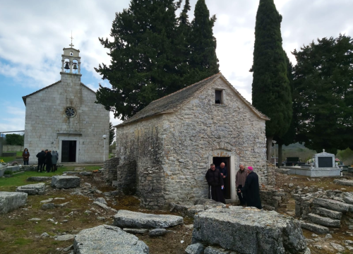 Fotografija 2 - Biskup Rogić u pastirskom pohodu