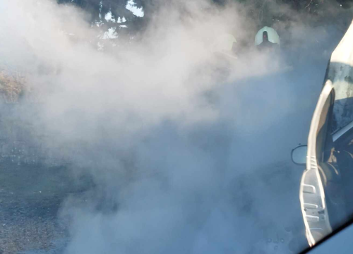 Fotografija 1 - Zapalio se automobil na Konjevratima, policija i vatrogasci na terenu