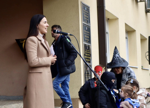Fotografija 4 - Kninske maškare preuzele ključeve grada