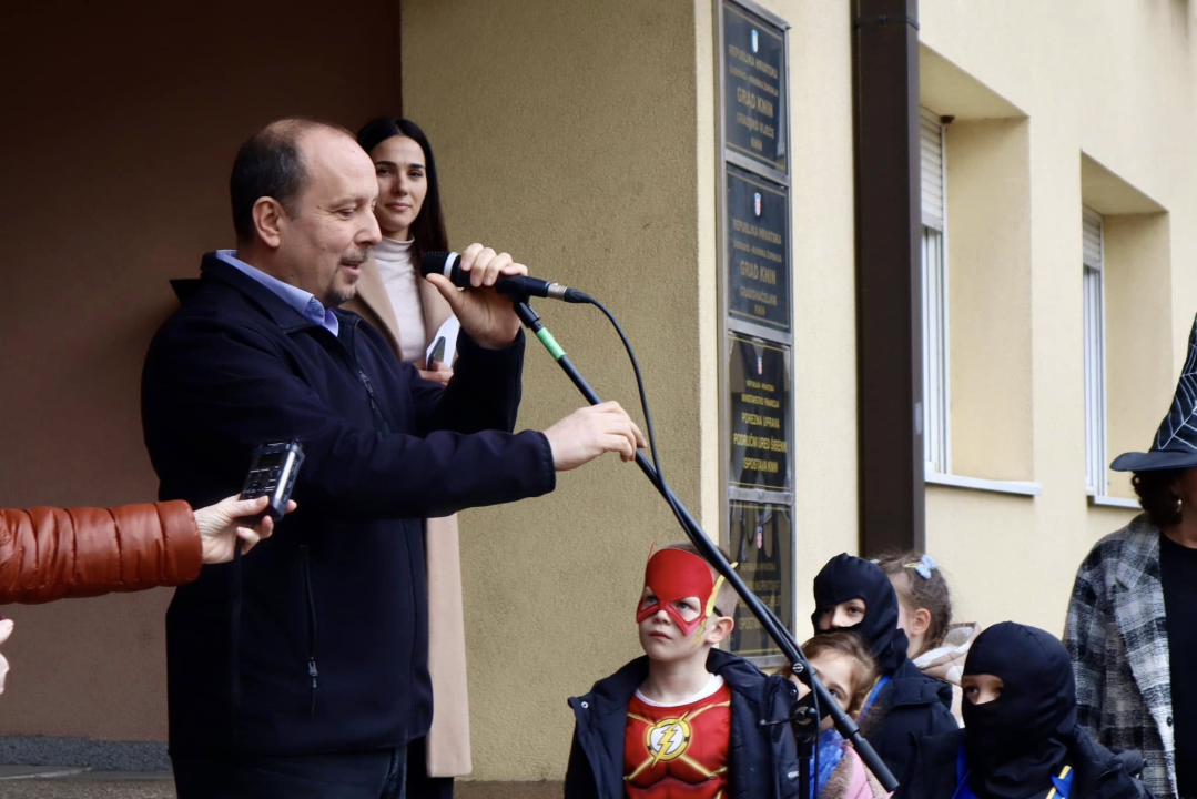 Kninske maškare preuzele ključeve grada