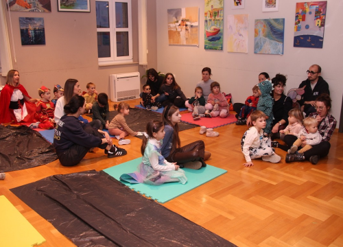 Fotografija 11 - U vodičkoj knjižnici održana radionica izrade maski i pričaonica