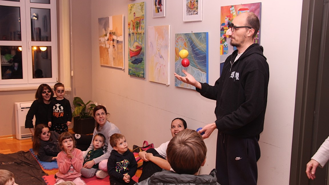 U vodičkoj knjižnici održana radionica izrade maski i pokladna pričaonica