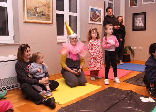 Fotografija 10 - U vodičkoj knjižnici održana radionica izrade maski i pričaonica