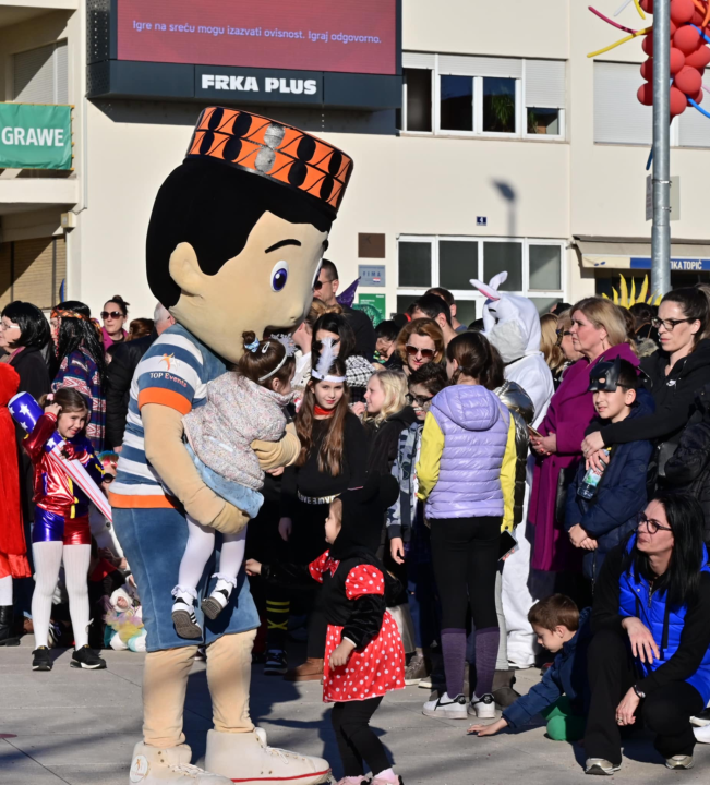 Maškarana povorka prošla kroz grad (1)