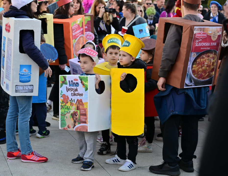 Maškarana povorka prošla kroz grad (1)