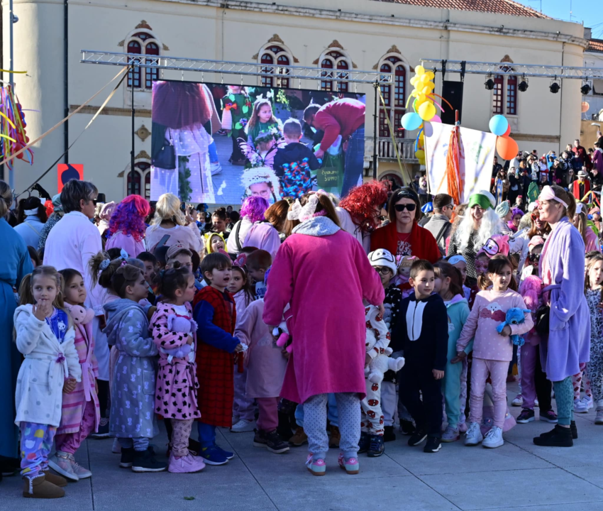 Maškarana povorka prošla kroz grad (2)