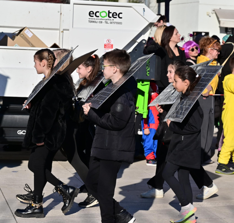 Maškarana povorka prošla kroz grad (1)