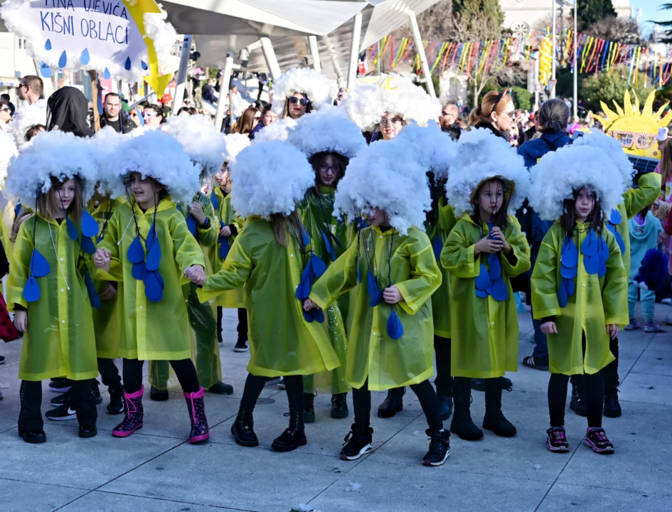 Maškarana povorka prošla kroz grad (2)