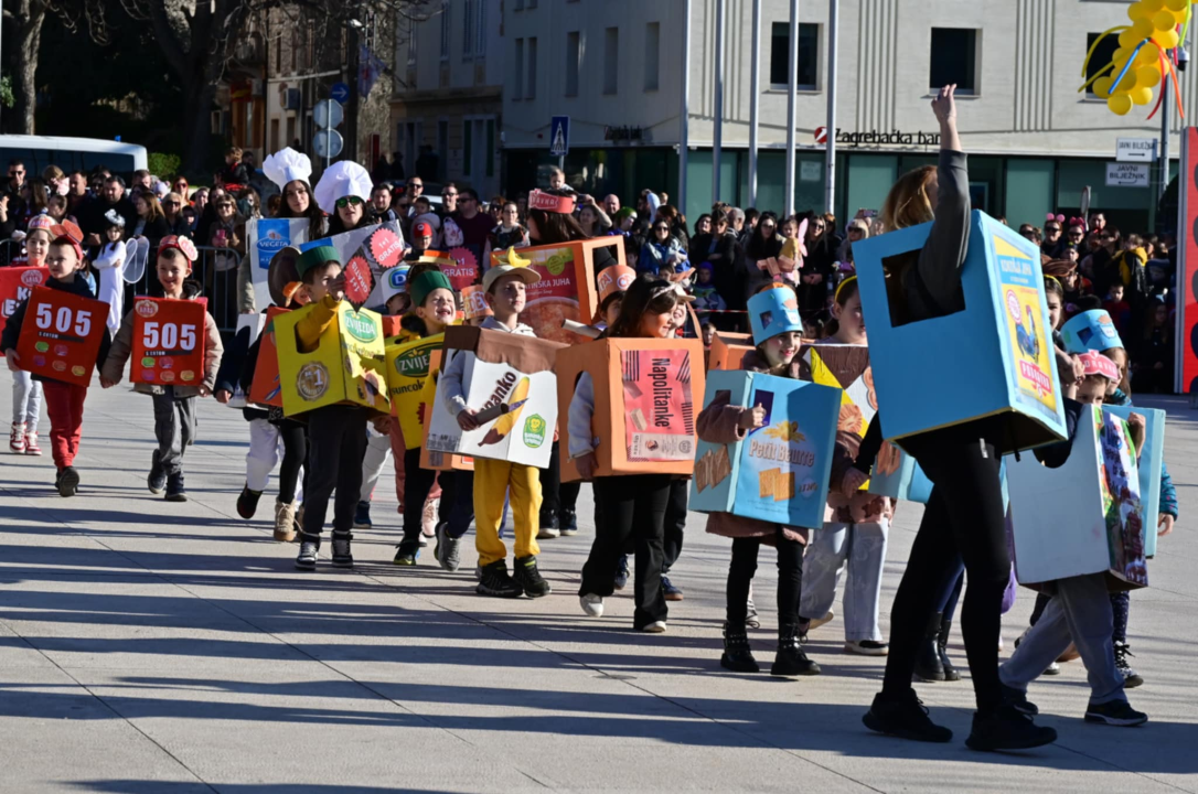 Maškarana povorka prošla kroz grad (1)