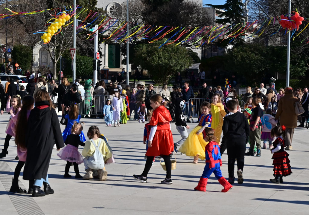Maškarana povorka prošla kroz grad (1)