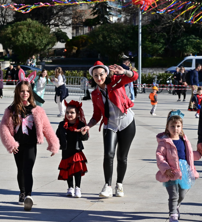 Maškarana povorka prošla kroz grad (2)