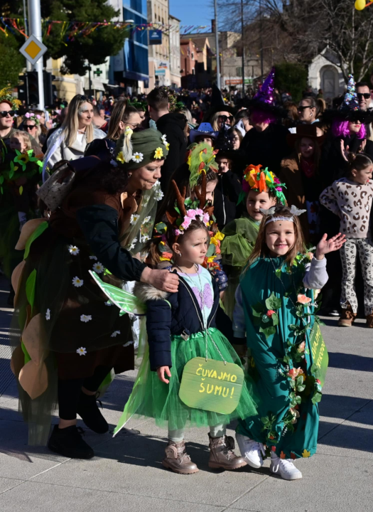 Maškarana povorka prošla kroz grad (1)