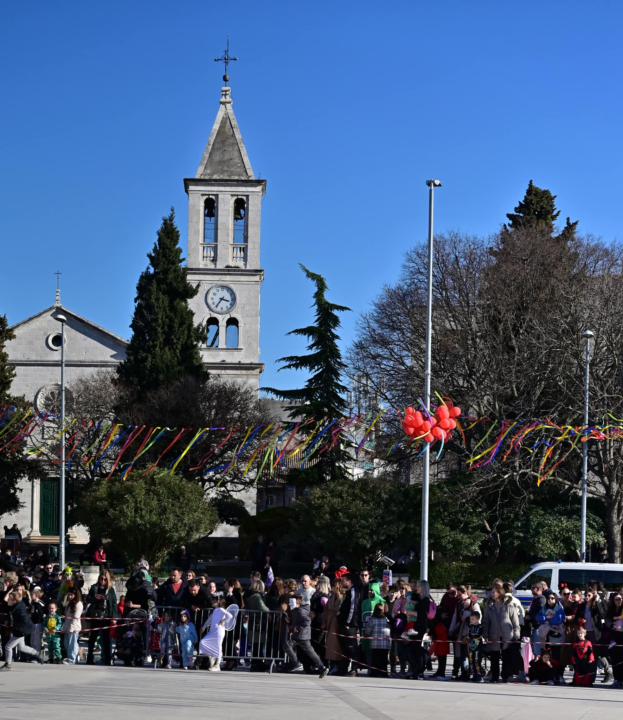 Maškarana povorka prošla kroz grad (1)