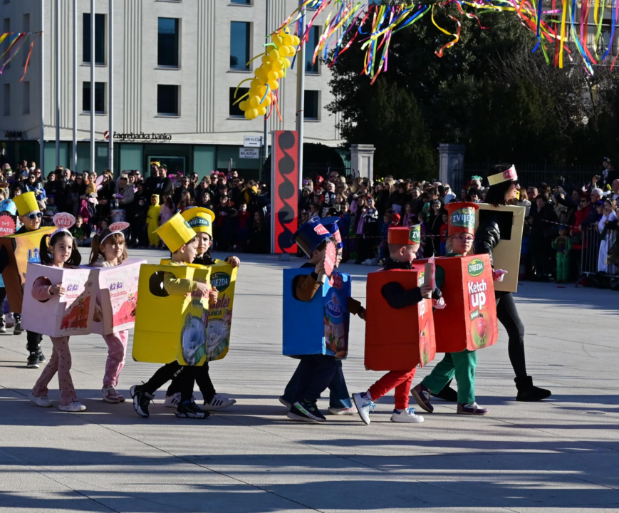 Maškarana povorka prošla kroz grad (1)