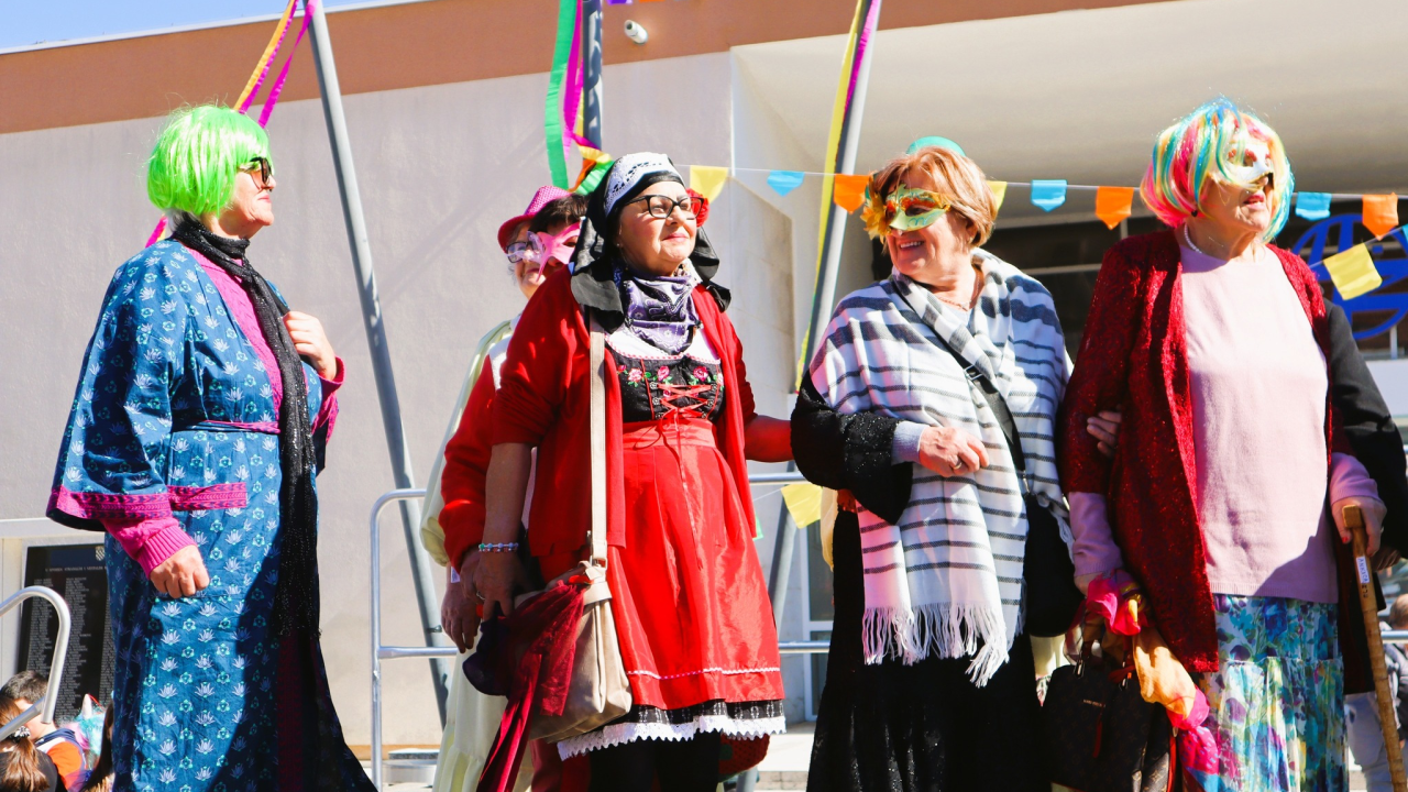 Vesela atmosfera: Velikoj maškaranoj povorci u Kninu pridružili se svi uzrasti