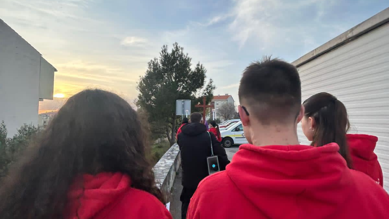 Vjernici župe Svetog Jeronima okupili su se u molitvi križnog puta kroz Meterize