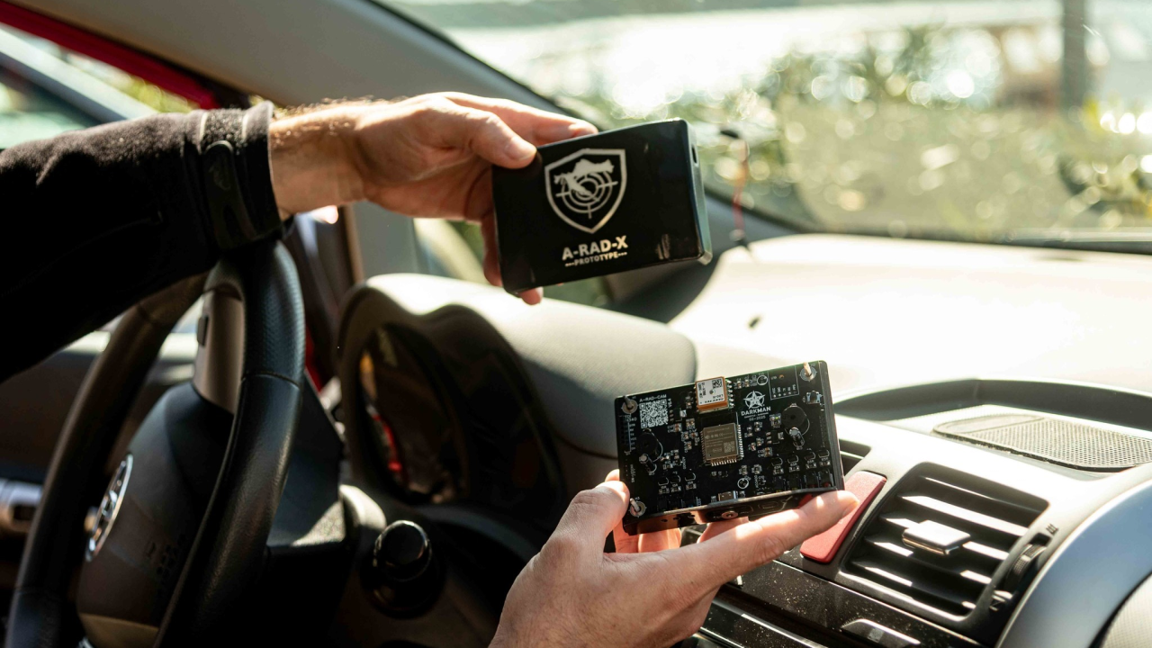 Korisna i legalna stvarčica: Denis Periša uskoro u prodaju pušta uređaj koji vozače upozorava na sve kamere u blizini