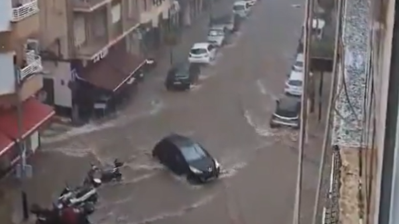 Poplave u Španjolskoj. Otkazana nastava, evakuirane stotine ljudi, zatvorene ceste...