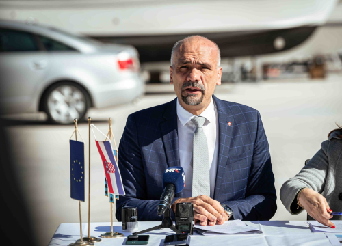 Fotografija 6 - Župan Jelić i Jadranka Fržop potpisali ugovor o financiranju projekata: ‘Lučka infrastrukira nam je od iznimnog značaja’