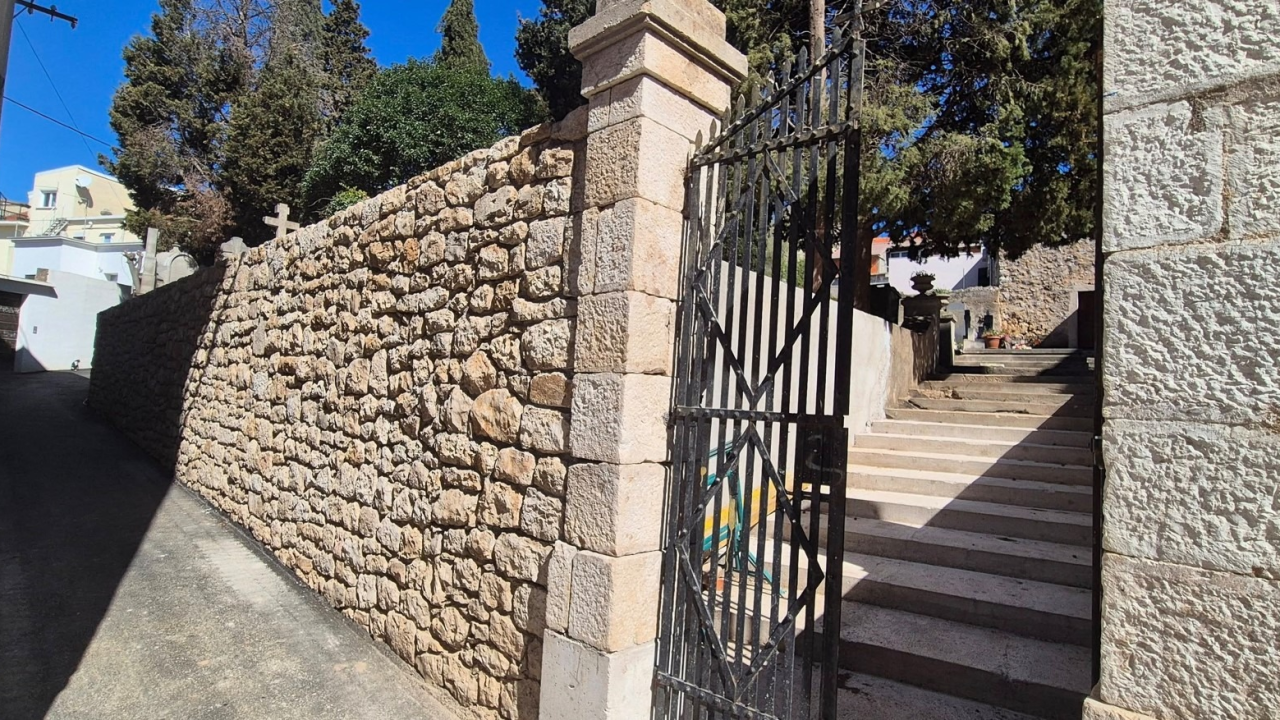 Završen zahtjevan projekt izgradnje potpornog zida na groblju sv. Spasa