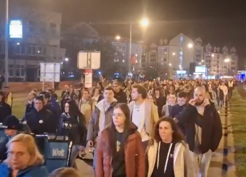 Šetnja u tišini: Građani Novog Sada odali počast 16. žrtvi pada nadstrešnice