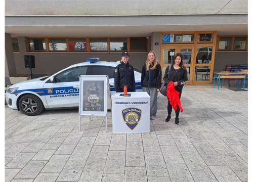 Fotografija 2 - Policajci i policajke na drniškom 'Promina trailu' promovirali svoje zanimanje