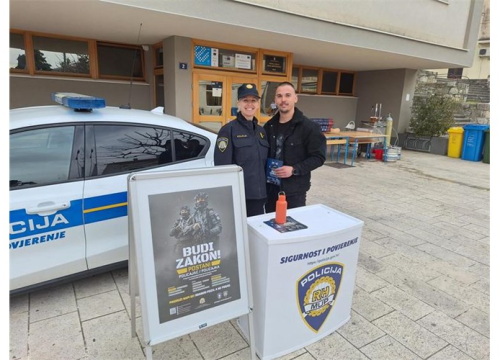 Policajci i policajke na drniškom 'Promina trailu' promovirali svoje zahtjevno, ali humano zanimanje