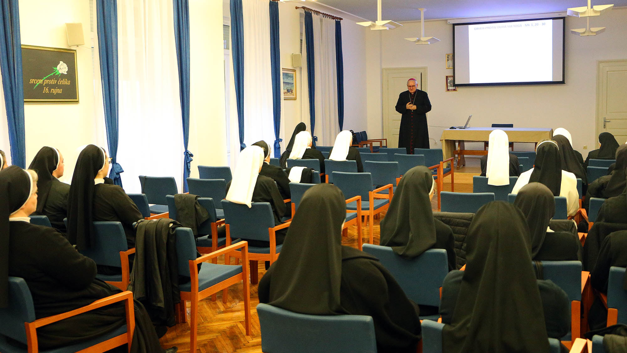 U Šibeniku održan korizmeni susret biskupa Tomislava Rogića i redovnica