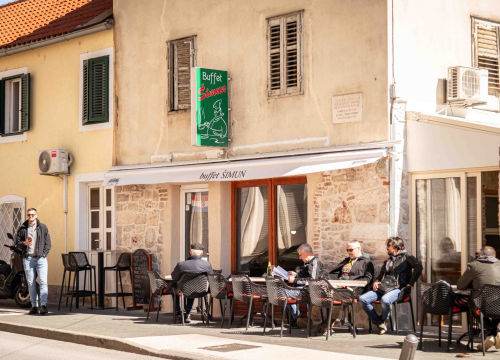 Uživajte u domaćoj spizi na novoj terasi Buffeta Šimun!