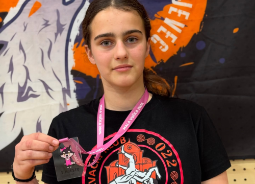 Fotografija 4 - FOTO: Hrvačicama Šibenika tri medalje na 'Maloj Vučici'