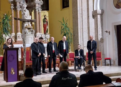 Fotografija 7 - Stoljetna tradicija pučkih korizmenih napjeva: Klape nastupile na korizmenom koncertu u Drnišu