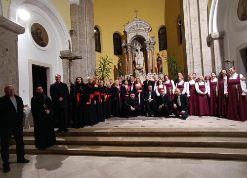 Stoljetna tradicija pučkih korizmenih napjeva: Klape nastupile na korizmenom koncertu u Drnišu