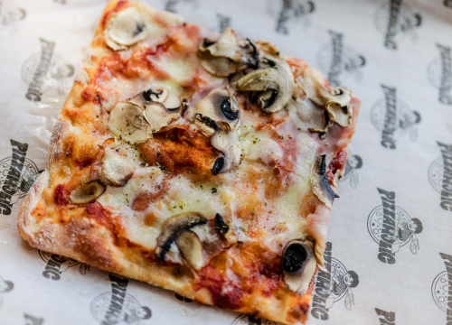 Fotografija 30 - FOTO U Pizzaholicu probajte rimsku pinsu i al taglio jer hrskavost mijenja pravila!