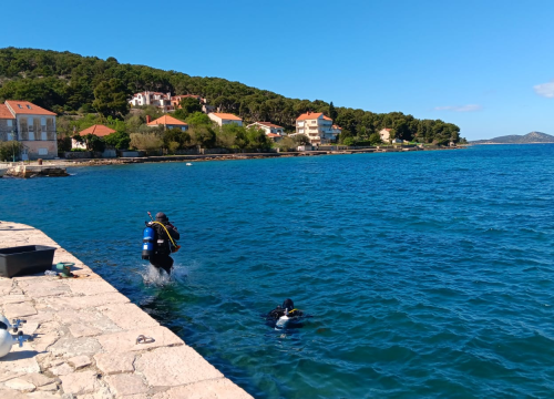 Akcija na Zlarinu: Čistilo se podmorje i obala, održana i edukativna radionica