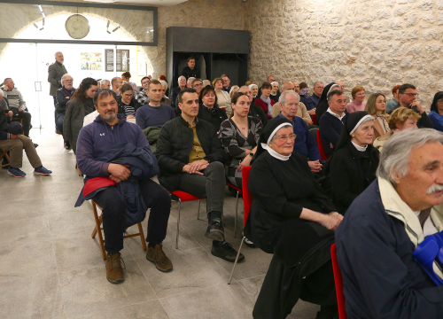 Fotografija 3 - Šibenska publika ispunila dvoranu na premijeri filma o biskupu Srećku Badurini