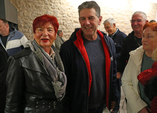 Fotografija 1 - Šibenska publika ispunila dvoranu na premijeri filma o biskupu Srećku Badurini